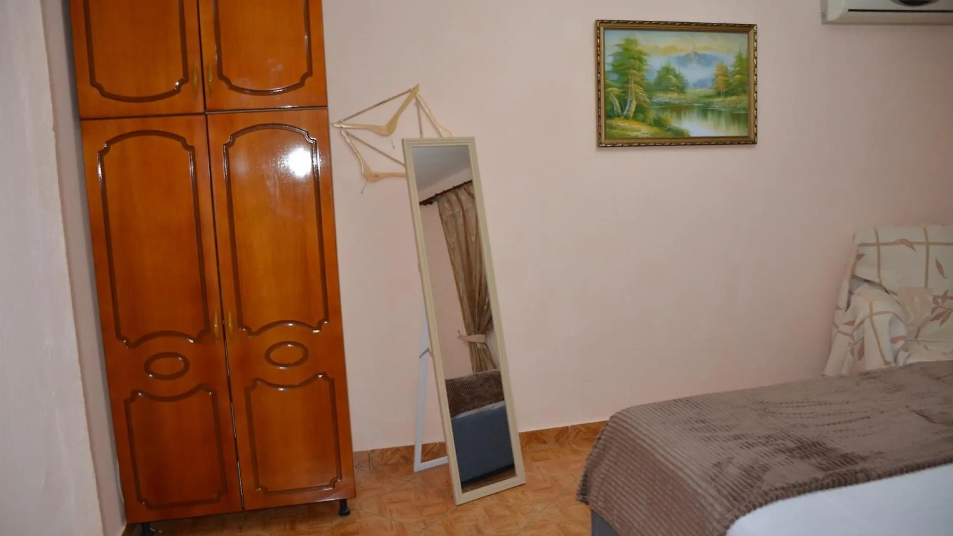 Ana'S Cozy Corner Apartment Gjirokaster